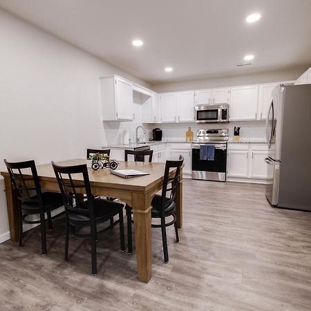 Trailside Townhouse - Close To Downtown & Bike Trails Бентънвил Екстериор снимка