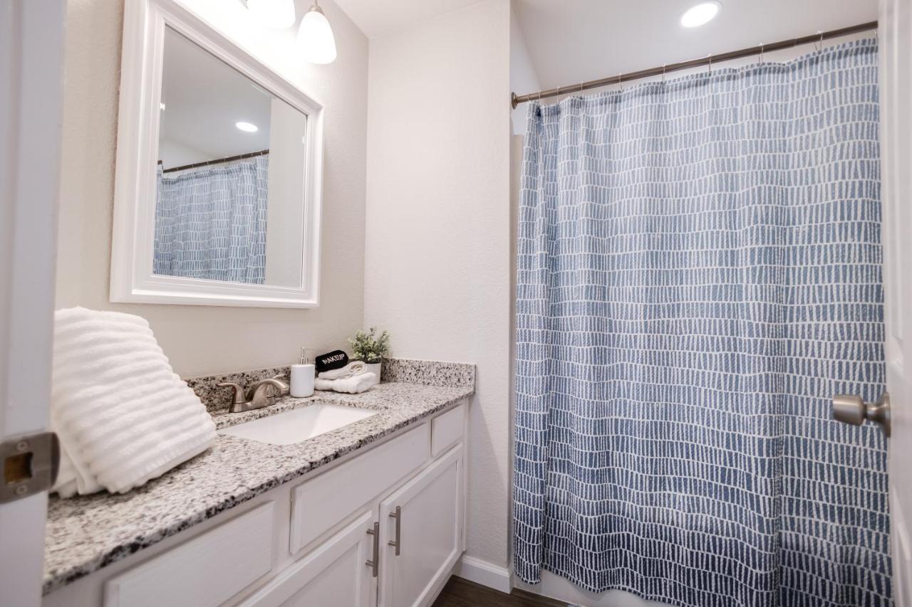 Trailside Townhouse - Close To Downtown & Bike Trails Бентънвил Екстериор снимка
