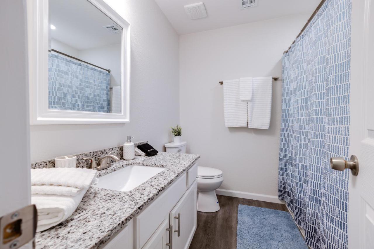 Trailside Townhouse - Close To Downtown & Bike Trails Бентънвил Екстериор снимка